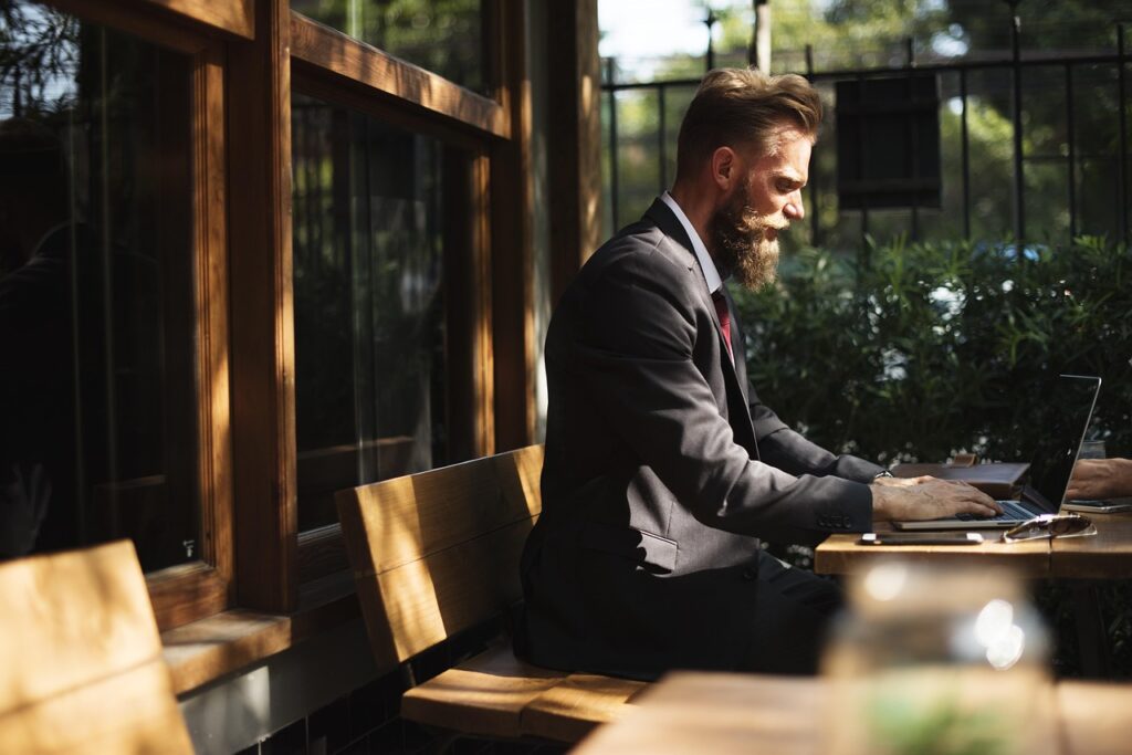 社会人初心者がビジネス英語を学ぶためのナビはどこにある？